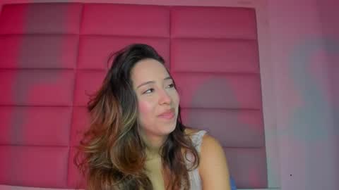 littlee_emma_ online show from December 5, 4:12 am