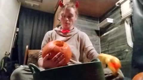 Snapshot of littleleo96 chatting on October 29, 6:18 am littleleo96 online show from October 29, 6:18 am