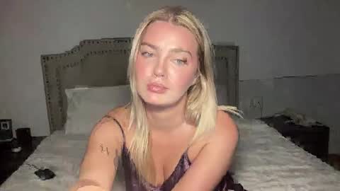 Marciabrady online show from November 18, 2:23 am