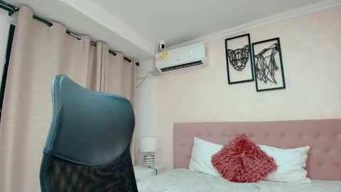 Sarahs Room online show from December 2, 8:11 pm