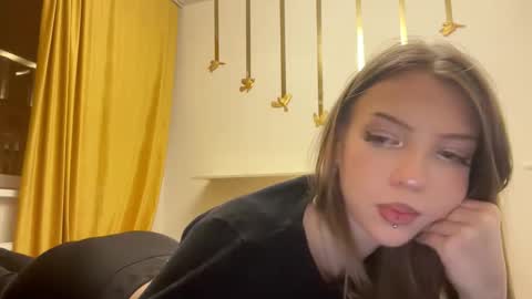 littleprincess3000 online show from March 20, 7:08 pm