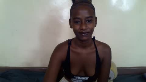 Snapshot of littlesandie chatting on February 24, 5:52 am littlesandie online show from February 24, 5:52 am