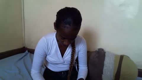 Snapshot of littlesandie chatting on February 14, 5:51 am littlesandie online show from February 14, 5:51 am
