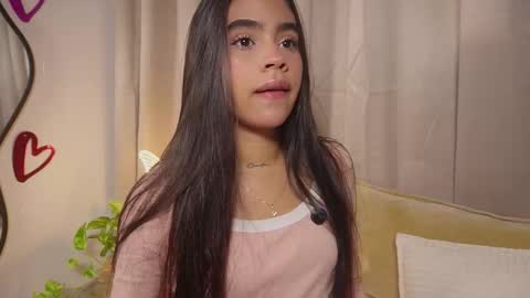 littletammy_ online show from March 8, 4:55 pm