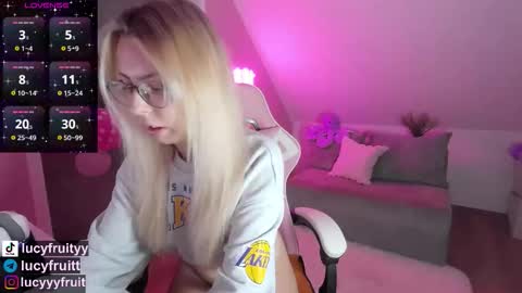 livewithlucy online show from November 9, 12:45 pm