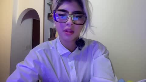 Snapshot of lizambarr chatting on February 19, 11:57 pm Lizeth online show from February 19, 11:57 pm