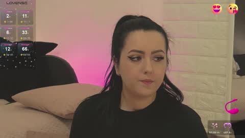 Snapshot of lizasunshine__ chatting on February 18, 7:43 am lizasunshine__ online show from February 18, 7:43 am