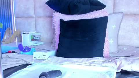 Liz online show from April 15, 7:58 pm