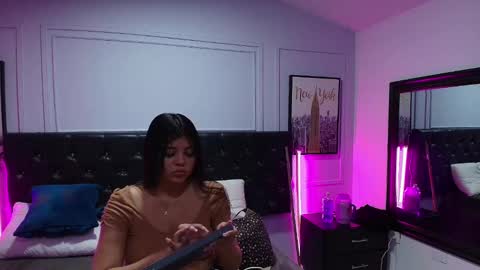 Snapshot of lizz_tender chatting on February 12, 11:29 am Lizz online show from February 12, 11:29 am