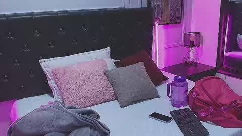Snapshot of lizz_tender chatting on January 14, 11:53 am Lizz online show from January 14, 11:53 am
