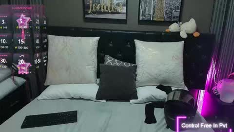 Snapshot of lizz_tender chatting on September 19, 11:53 am Lizz online show from September 19, 11:53 am
