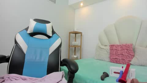 lizzie_williamss online show from October 16, 4:37 am