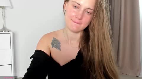 Snapshot of lizzy_peach chatting on October 6, 5:24 am Lizzy online show from October 6, 5:24 am