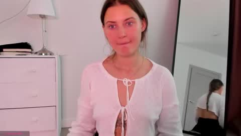 Snapshot of lizzy_peach chatting on September 15, 5:38 am Lizzy online show from September 15, 5:38 am
