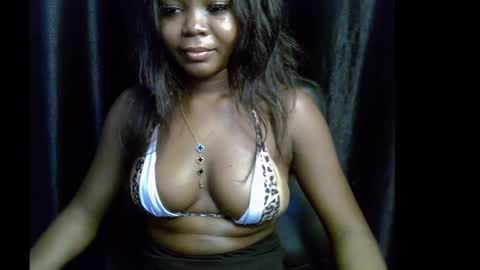 Snapshot of lizzy_petite chatting on September 25, 7:34 pm lizzy online show from September 25, 7:34 pm