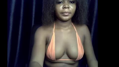 Snapshot of lizzy_petite chatting on October 10, 6:24 pm lizzy online show from October 10, 6:24 pm