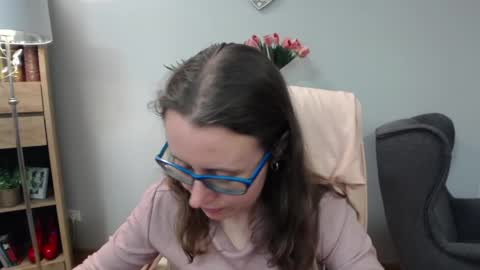 Lizzy online show from April 14, 5:07 am