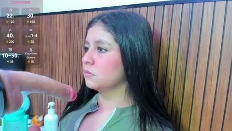 Snapshot of lola_clit chatting on March 11, 11:33 am lola online show from March 11, 11:33 am