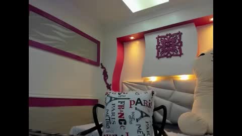 Lola  online show from November 22, 8:44 pm