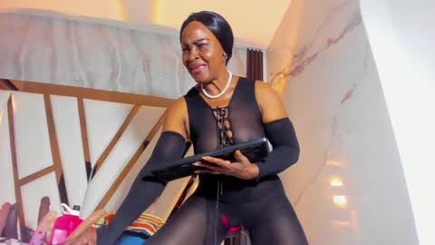 Lola online show from November 6, 11:49 am