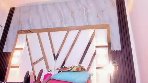 Lola online show from October 3, 3:28 pm