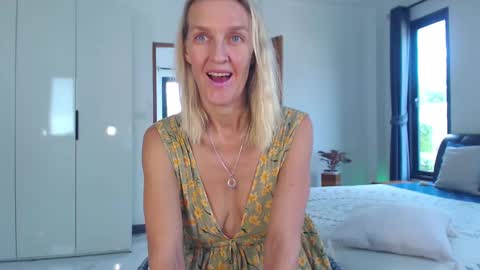 Lola online show from February 20, 8:05 am