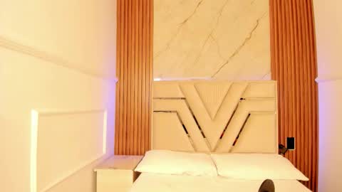 Lola Angel online show from September 27, 8:05 pm