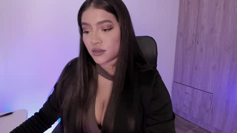 lolaasmith_21 online show from January 18, 9:13 pm