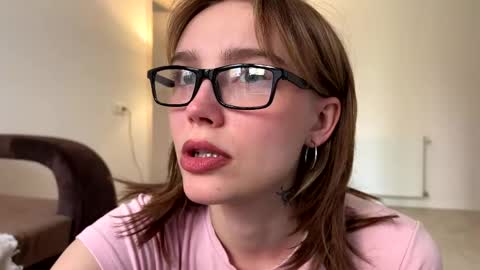 lolaatatee online show from April 27, 4:53 am