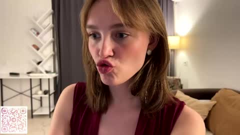 lolaatatee online show from April 29, 5:30 pm