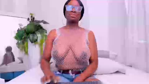 lola online show from September 26, 1:31 pm