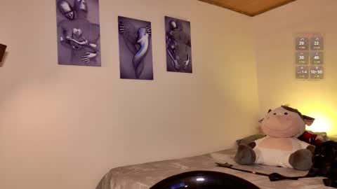 Lola online show from December 1, 2:42 pm