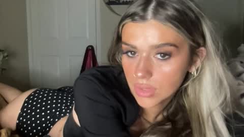 lolamarie_ online show from January 19, 4:08 am