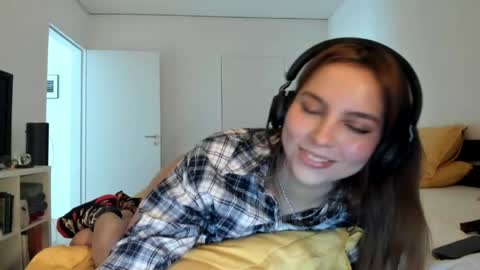 Lola doll online show from April 13, 3:02 pm