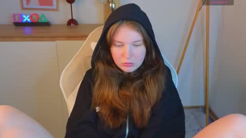 Mona online show from September 25, 2:38 pm