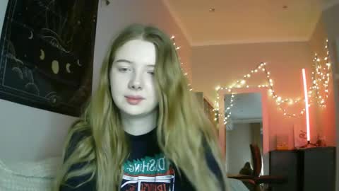 Lilly online show from December 24, 2:22 pm