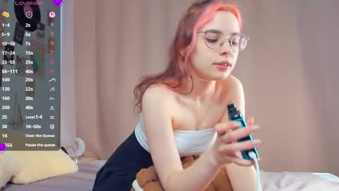 Lona online show from February 14, 7:38 pm