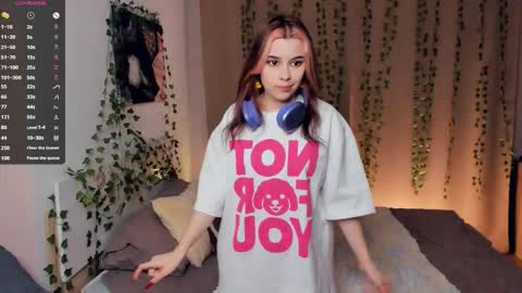 Lona online show from January 13, 7:07 pm