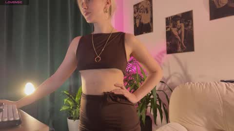 Lora heil online show from September 22, 5:00 pm