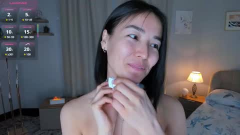 Lora control 2 min for every new Fan Club subscriber online show from January 9, 8:41 am