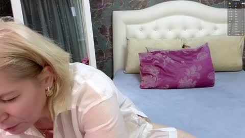 Snapshot of lorabigass chatting on December 3, 9:31 am Lora online show from December 3, 9:31 am