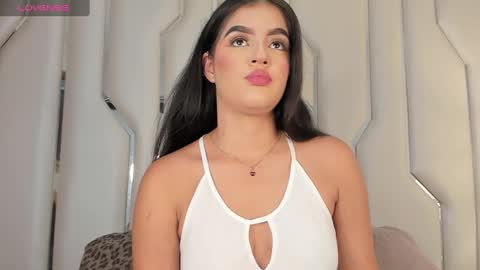 Snapshot of loreana69 chatting on October 6, 11:38 am Loreana online show from October 6, 11:38 am