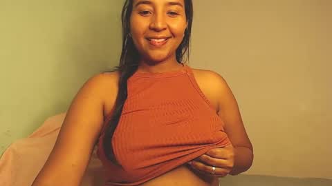 Snapshot of loretta_ chatting on January 20, 2:32 am Loretta Gmez online show from January 20, 2:32 am