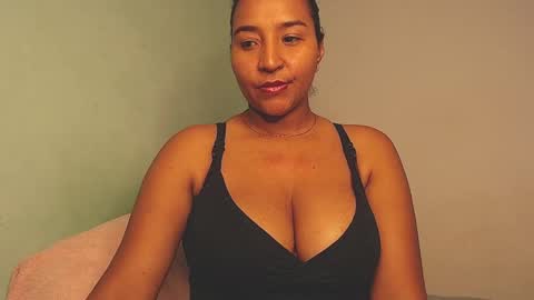 Snapshot of loretta_ chatting on January 19, 2:25 am Loretta Gmez online show from January 19, 2:25 am
