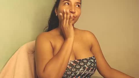 Snapshot of loretta_ chatting on January 15, 1:02 am Loretta Gmez online show from January 15, 1:02 am