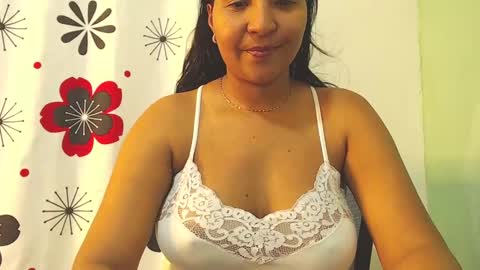 Snapshot of loretta_ chatting on February 16, 1:38 am Loretta Gmez online show from February 16, 1:38 am
