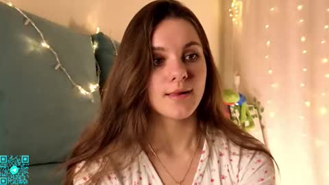 Chloe for Fan BlackHole online show from February 8, 5:05 pm