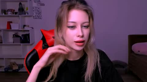 Lori online show from November 9, 6:15 pm