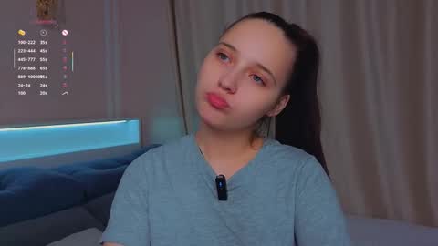 Mia online show from November 3, 2:10 pm