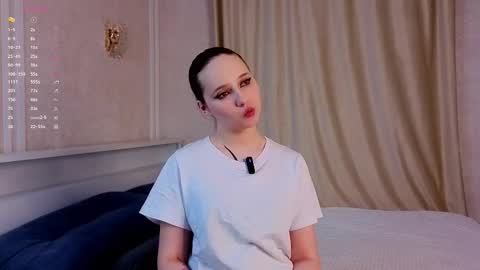 Mia online show from November 13, 2:49 pm